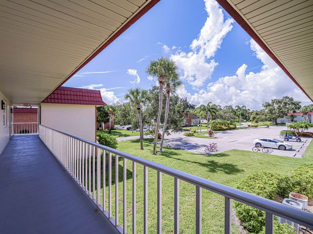 26 Pine Arbor Lane 201, Vero Beach, FL 32962