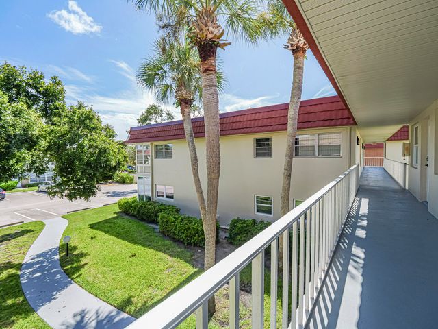 26 Pine Arbor Lane 201, Vero Beach, FL 32962