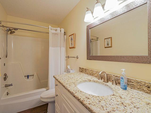 26 Pine Arbor Lane 201, Vero Beach, FL 32962