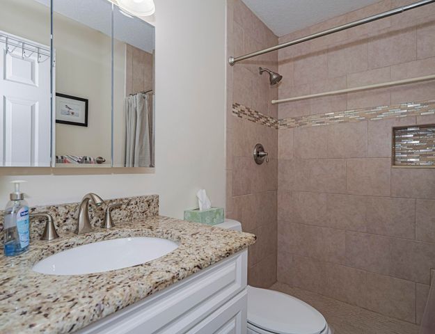 26 Pine Arbor Lane 201, Vero Beach, FL 32962