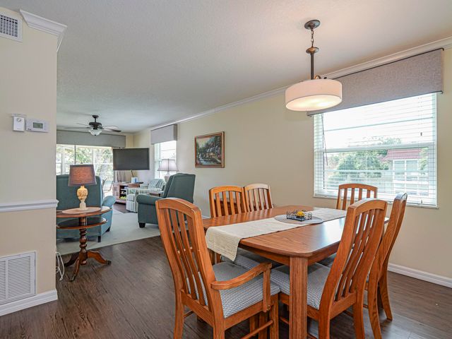 26 Pine Arbor Lane 201, Vero Beach, FL 32962