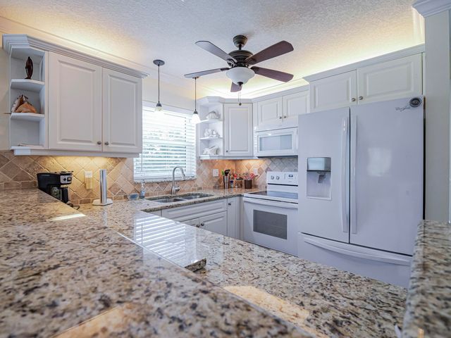 26 Pine Arbor Lane 201, Vero Beach, FL 32962