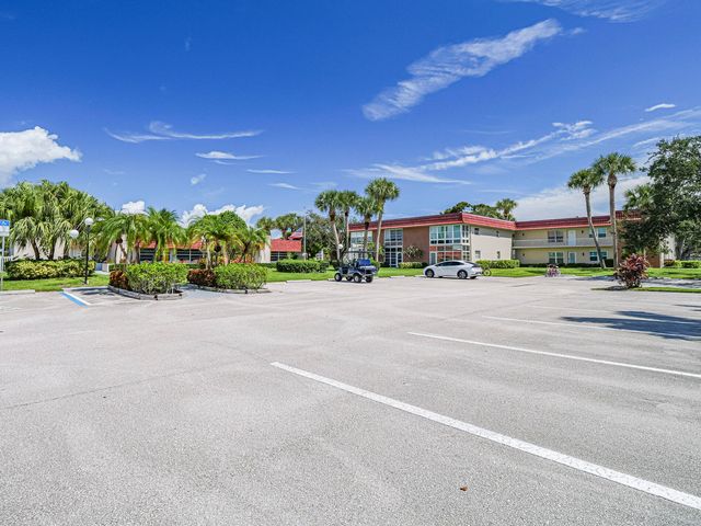 26 Pine Arbor Lane 201, Vero Beach, FL 32962