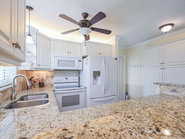 26 Pine Arbor Lane 201, Vero Beach, FL 32962