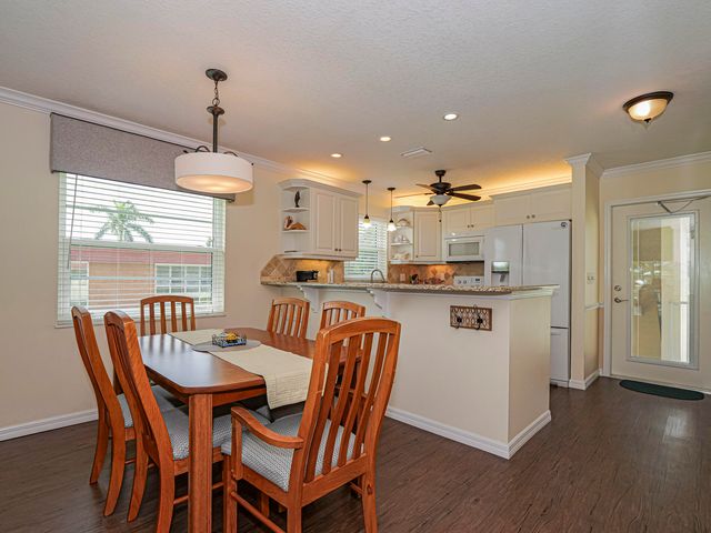 26 Pine Arbor Lane 201, Vero Beach, FL 32962