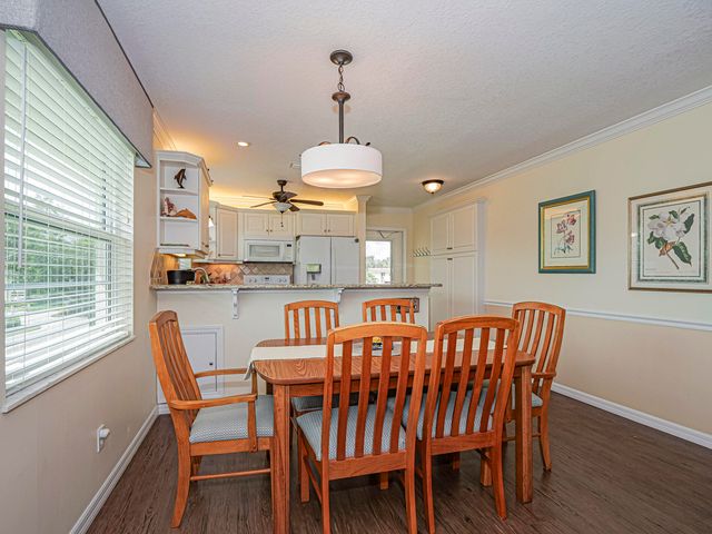 26 Pine Arbor Lane 201, Vero Beach, FL 32962
