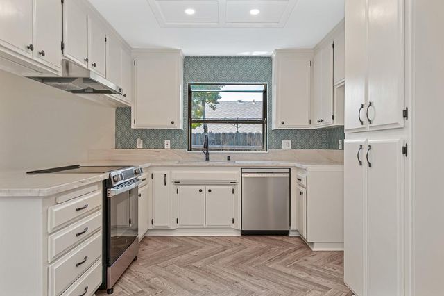 8450 Silver Rock Ct, Citrus Heights, CA 95610