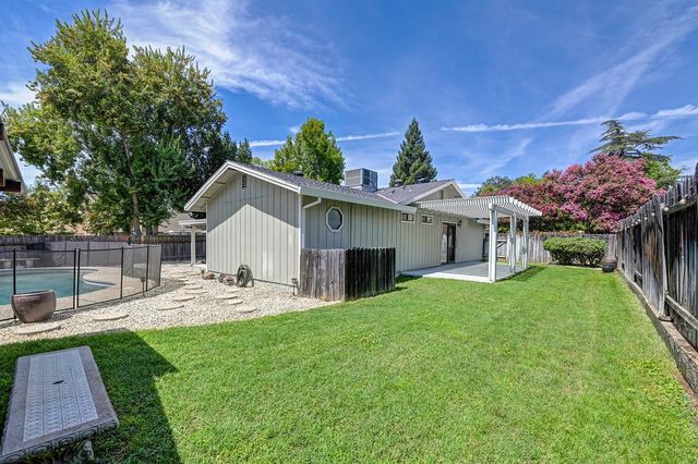 8450 Silver Rock Ct, Citrus Heights, CA 95610