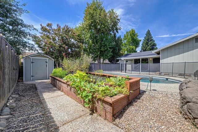 8450 Silver Rock Ct, Citrus Heights, CA 95610