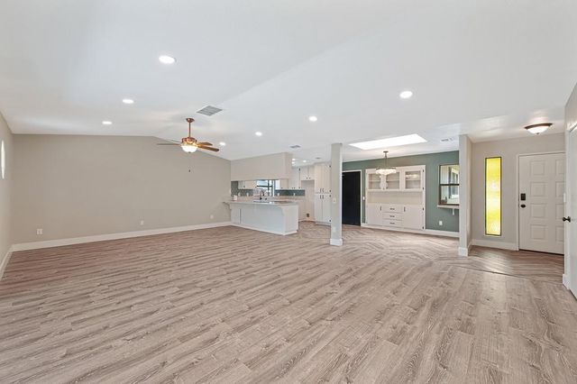 8450 Silver Rock Ct, Citrus Heights, CA 95610