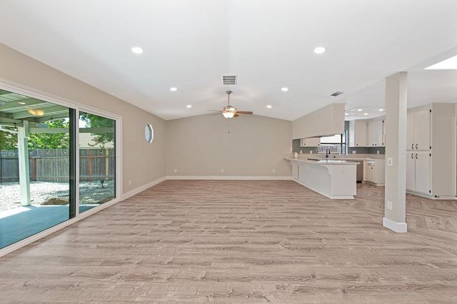 8450 Silver Rock Ct, Citrus Heights, CA 95610