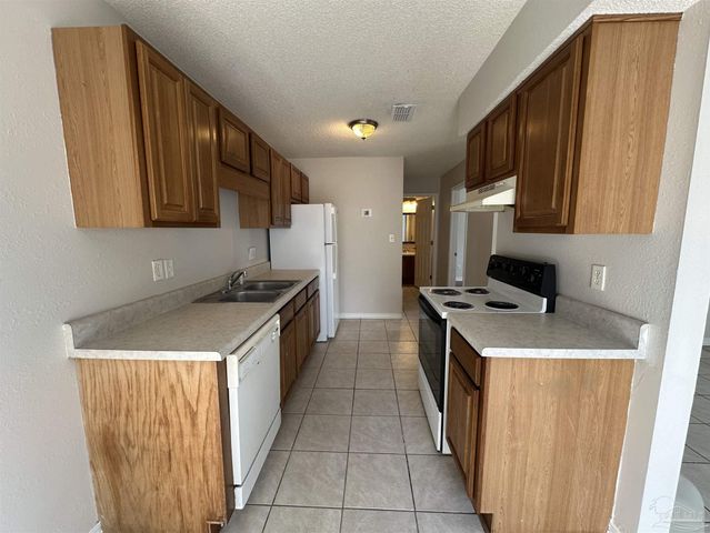 676 S 72nd Ave D, Pensacola, FL 32506