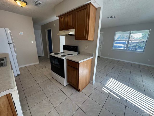 676 S 72nd Ave D, Pensacola, FL 32506