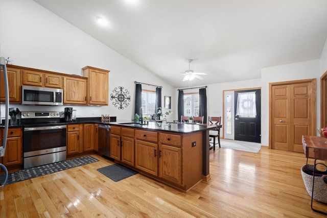 1456 Dovetail DRIVE, Hartford, WI 53027