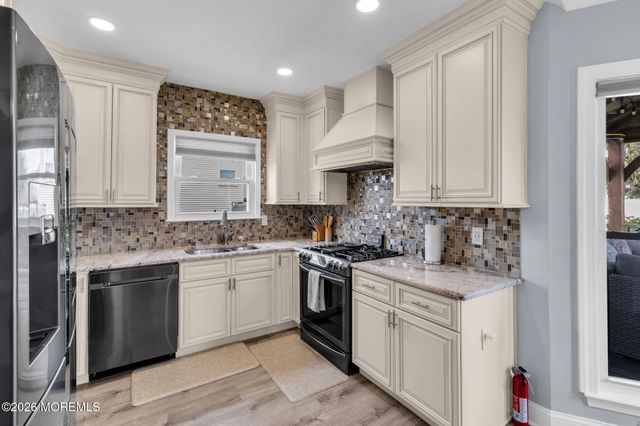 8 Cripple Creek Road, Howell, NJ 07731