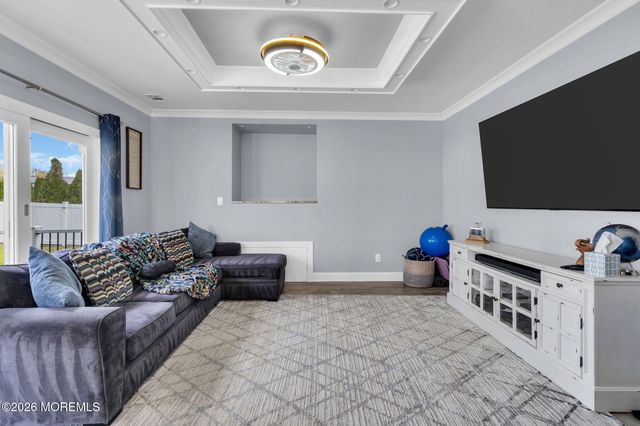 8 Cripple Creek Road, Howell, NJ 07731