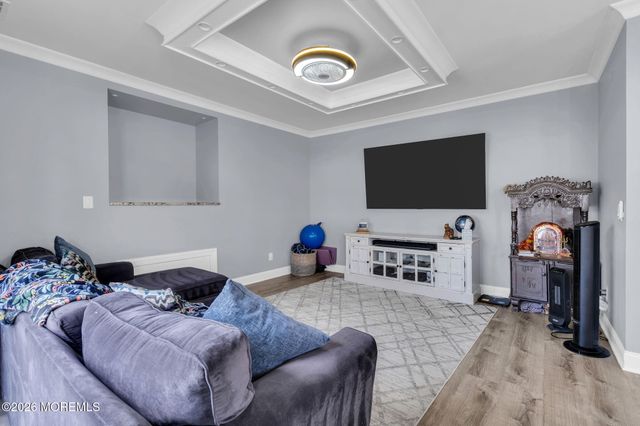 8 Cripple Creek Road, Howell, NJ 07731