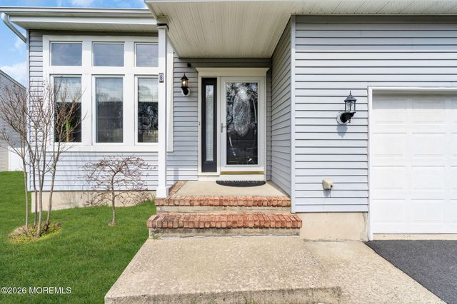 8 Cripple Creek Road, Howell, NJ 07731