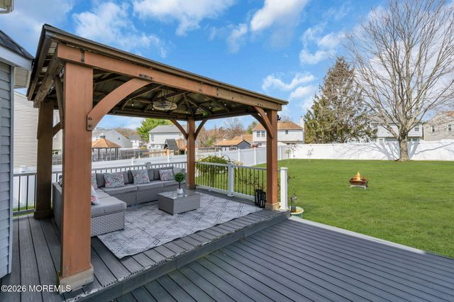 8 Cripple Creek Road, Howell, NJ 07731