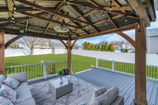 8 Cripple Creek Road, Howell, NJ 07731