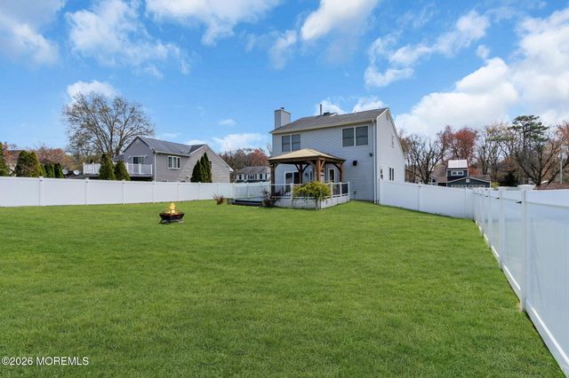 8 Cripple Creek Road, Howell, NJ 07731