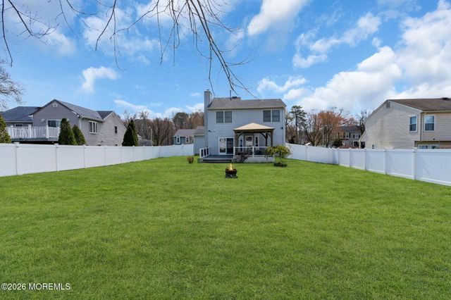 8 Cripple Creek Road, Howell, NJ 07731