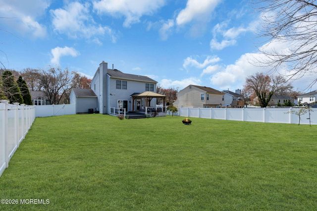 8 Cripple Creek Road, Howell, NJ 07731