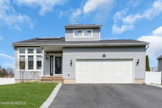 8 Cripple Creek Road, Howell, NJ 07731