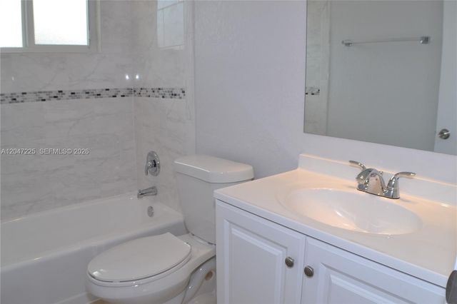 718 SE 13th St 4, Fort Lauderdale, FL 33316