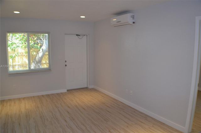 718 SE 13th St 4, Fort Lauderdale, FL 33316