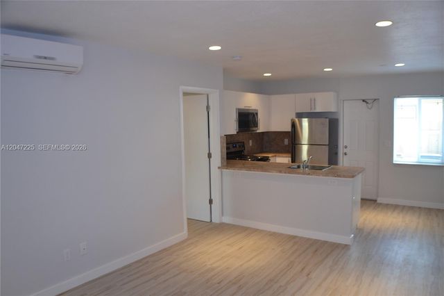 718 SE 13th St 4, Fort Lauderdale, FL 33316