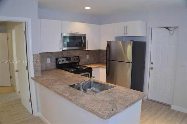 718 SE 13th St 4, Fort Lauderdale, FL 33316