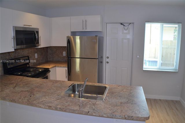 718 SE 13th St 4, Fort Lauderdale, FL 33316