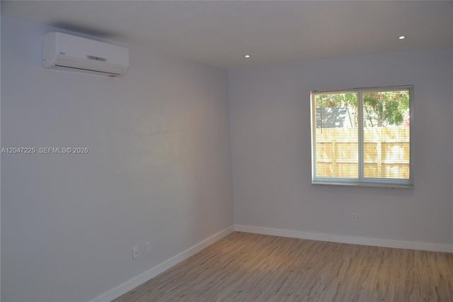 718 SE 13th St 4, Fort Lauderdale, FL 33316