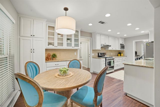 4001 Greystone DR, Austin, TX 78731