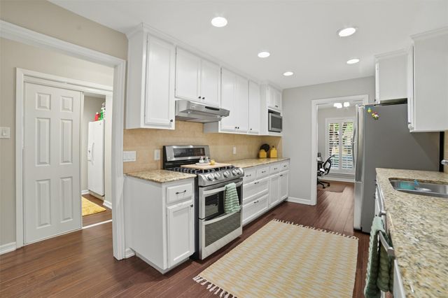 4001 Greystone DR, Austin, TX 78731