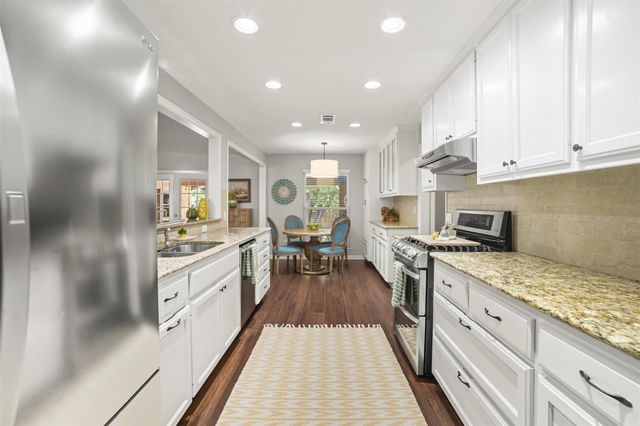 4001 Greystone DR, Austin, TX 78731