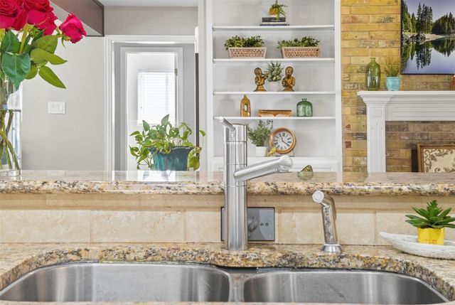 4001 Greystone DR, Austin, TX 78731