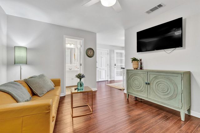 4001 Greystone DR, Austin, TX 78731