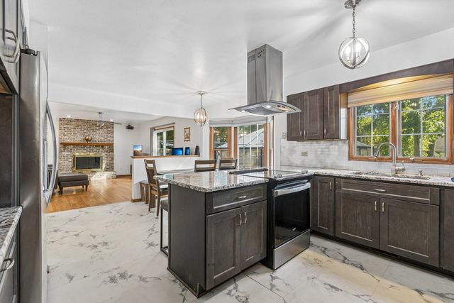 1150 Prairie Drive, Algonquin, IL 60102