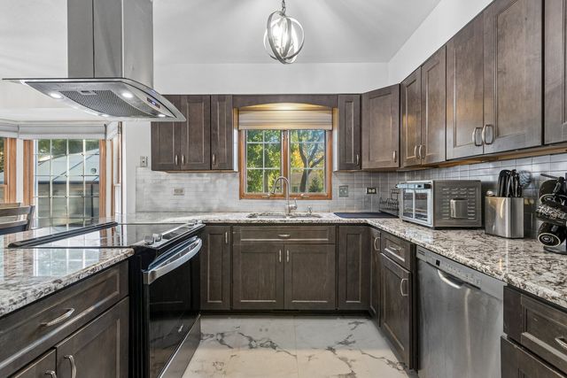 1150 Prairie Drive, Algonquin, IL 60102
