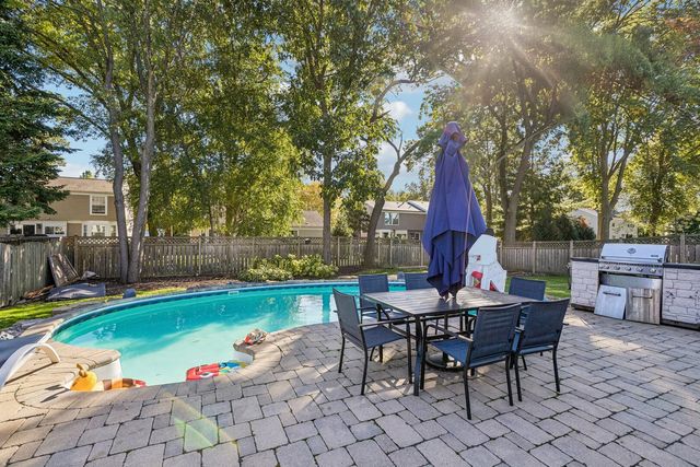 1150 Prairie Drive, Algonquin, IL 60102