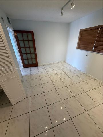 8625 NW 8th St 420, Miami, FL 33126