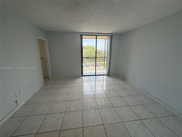 8625 NW 8th St 420, Miami, FL 33126