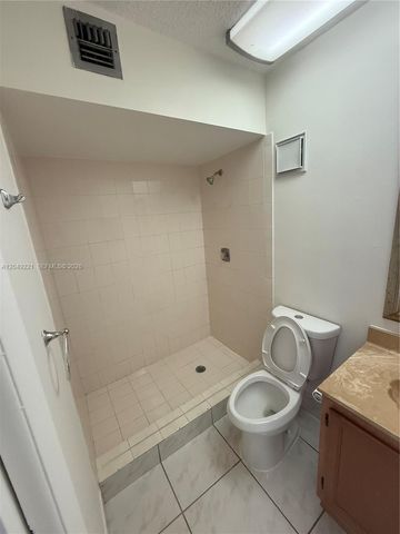 8625 NW 8th St 420, Miami, FL 33126