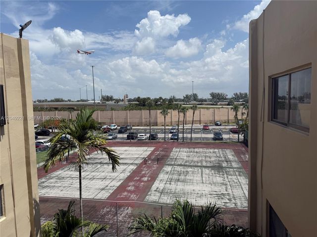 8625 NW 8th St 420, Miami, FL 33126