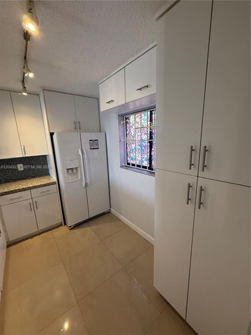 8625 NW 8th St 420, Miami, FL 33126