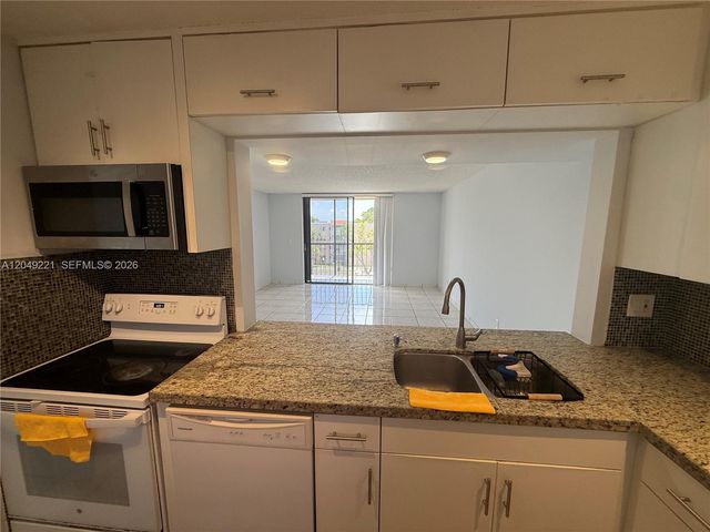 8625 NW 8th St 420, Miami, FL 33126