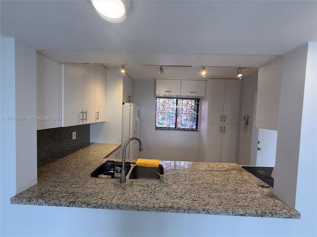 8625 NW 8th St 420, Miami, FL 33126