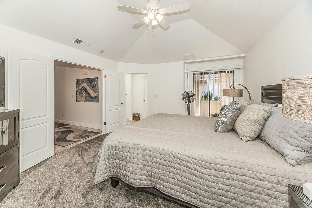 Image 17 of property listing at 315 E Nees #153, Fresno, CA 93720